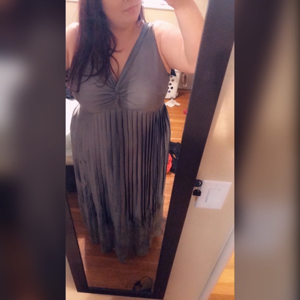 Sleeveless gray dress with lace on the bottom